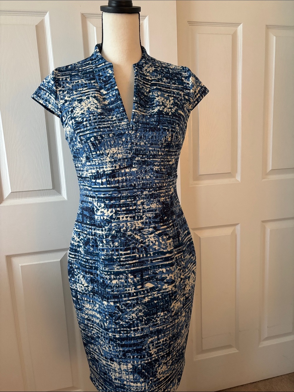 Women’s Blue Abstract Print Sheath Dress